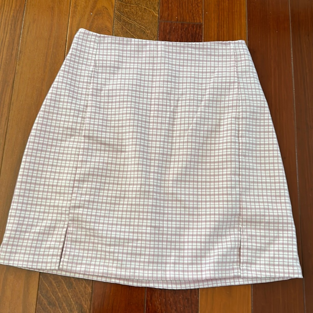 Brandy Melville pink and white colored skirt. Two front slips. Never worn.